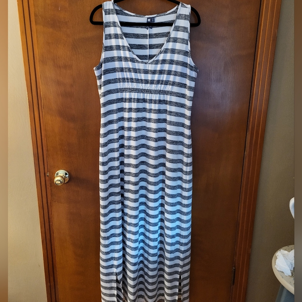 Orb Sleeveless Maxi Dress Gray & White Striped Size Large